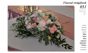 12-6 Főasztal virágdíszek-051